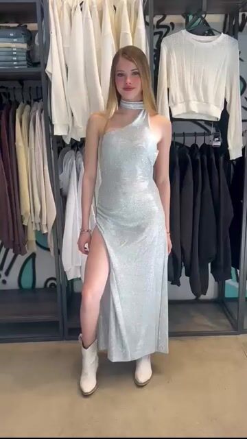 Video de VESTIDO LARGO GLITTER TIRA CUELLO /ESPALDA