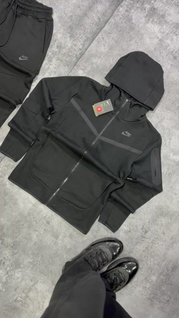 Video de CAMPERA NIKE TECH