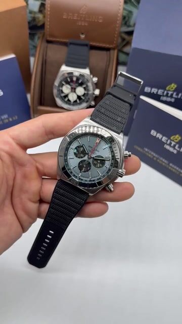 Video de Breitling Avenger Chronograph 44mm - AÇO/MOSTRADOR AZUL - SILICONE
