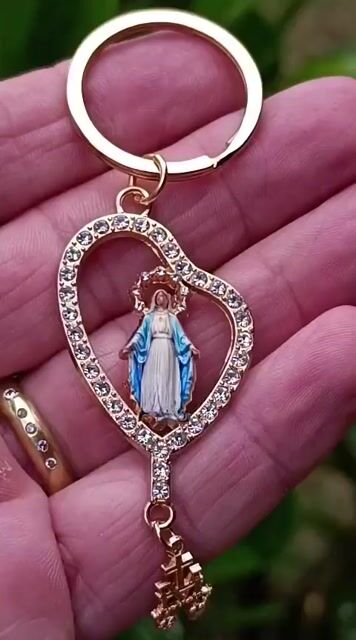 Video de Chaveiro Metal Nossa Senhora das Graças com Borda e Resplendor Cravejados - Dourado