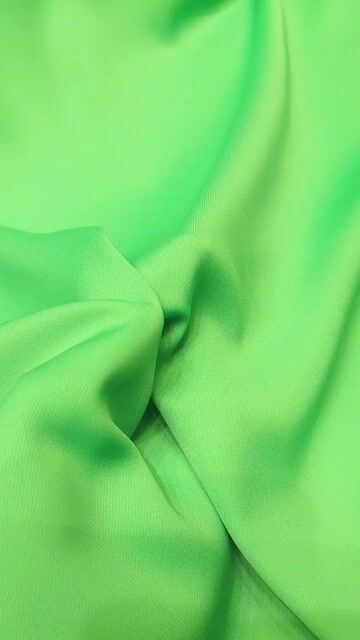 Video de SASTRERO MOSCHINO VERDE
