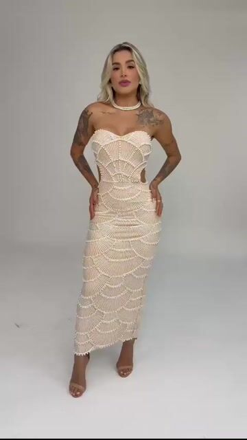 Video de Vestido longo tomara que caia com pérolas