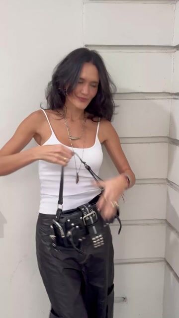 Video de Shoulder/Crossbody Black Buckle Bag