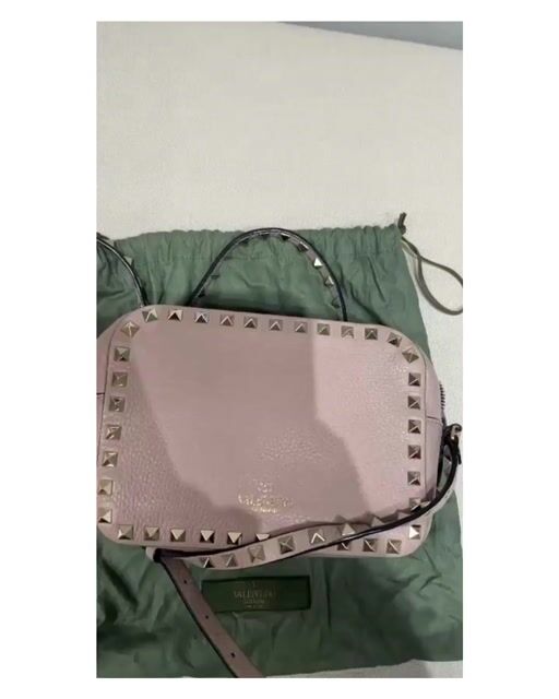 Vídeo de Bolsa Valentino Rockstud Camera Bag Nude