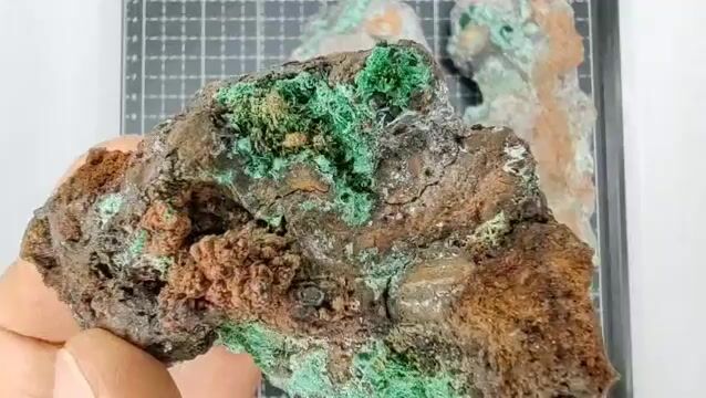 Video de 907 gr Brochantita, Conicalcita y Rosasita (5 Piezas) - Mineral de Colección