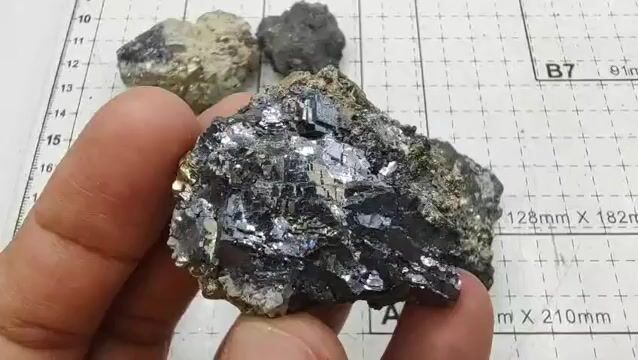 Video de 5 Piezas Calcopirita y Esfalerita con Calcita | Surtido 315 g
