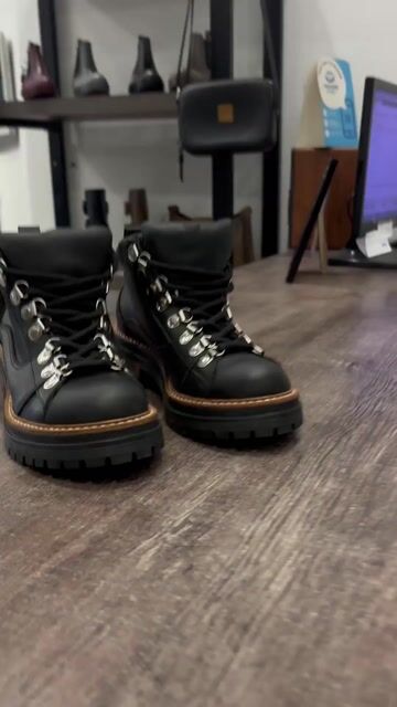 Video de SOLEMNIA SHOES