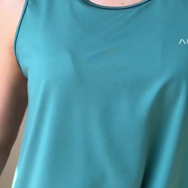 Video de MUSCULOSA SHINNY
