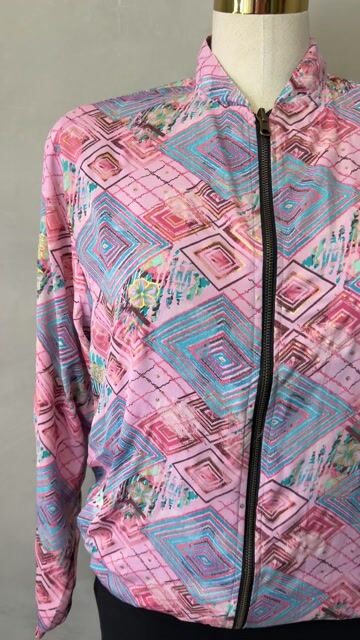 Video de Jaqueta bomber estampada Cod:5021