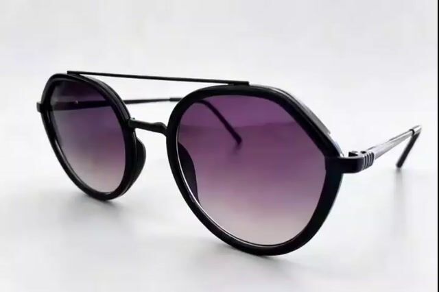 Video de Óculos Kanguru Glasses Casual Luxo Retrô Hexagonal. Haste em Metal Preto Brilhoso. Lente Fumê Degradê.