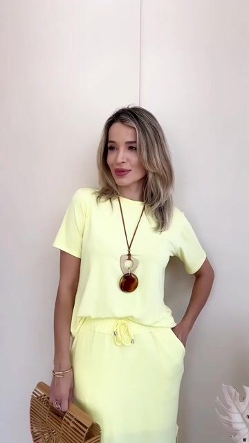 Vídeo de Conjunto Saia e Blusa de Manguinha Sofia