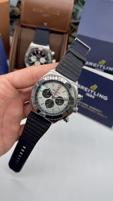 Video de Breitling Avenger Chronograph 44mm - AÇO/MOSTRADOR BRANCO - SILICONE