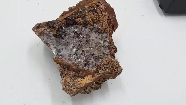 Video de Hemimorfita Cristalizada en Matriz | Pieza Única 786 g