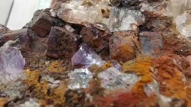 Video de 5 Piezas: Fluorita con Calcita y Cobre (2 lbs)