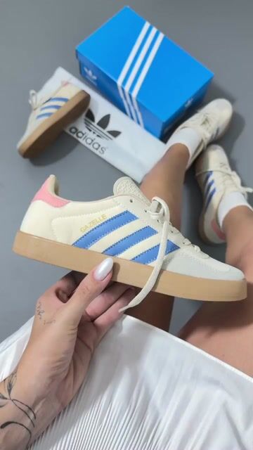 Video de Tênis Adidas Gazelle Indoor Bege/Azul