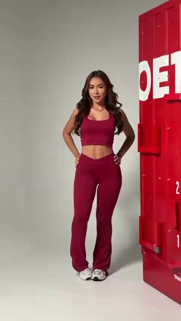 Cropped Ayla em movimento