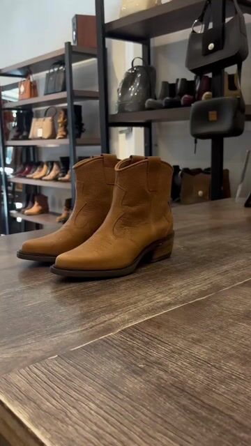 Video de SOLEMNIA SHOES