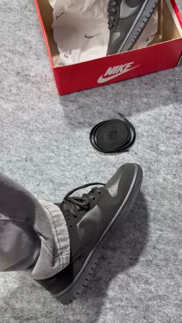 Video de Tênis Nike SB Dunk Low All Black