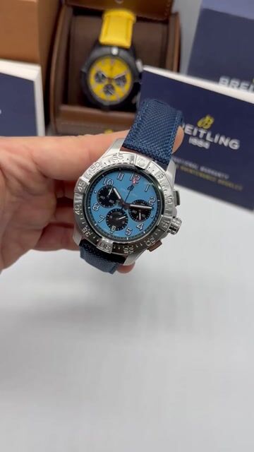 Video de Breitling Avenger Chronograph 44mm - AÇO/MOSTRADOR AZUL - NYLON