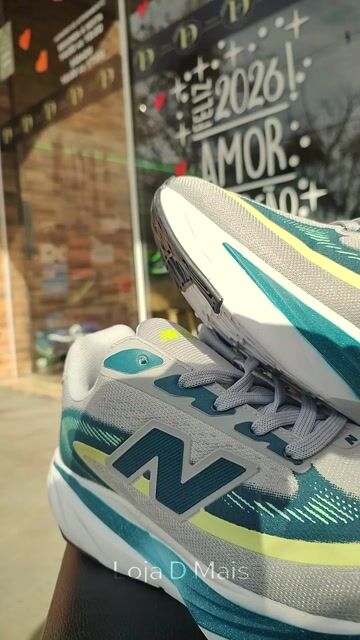Vídeo de Tênis New Balance 1906R Style Cinza