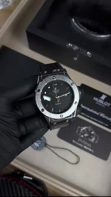 Video de Hublot Classic Fusion 42mm - AÇO/MOSTRADOR PRETO - SILICONE E COURO