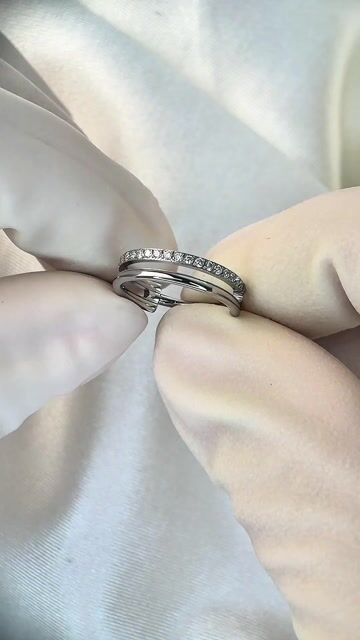 Vídeo de Argola cliker dupla lisa e cravejada 1.2 - Titânio Natural