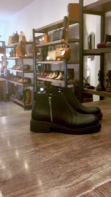 Video de SOLEMNIA SHOES
