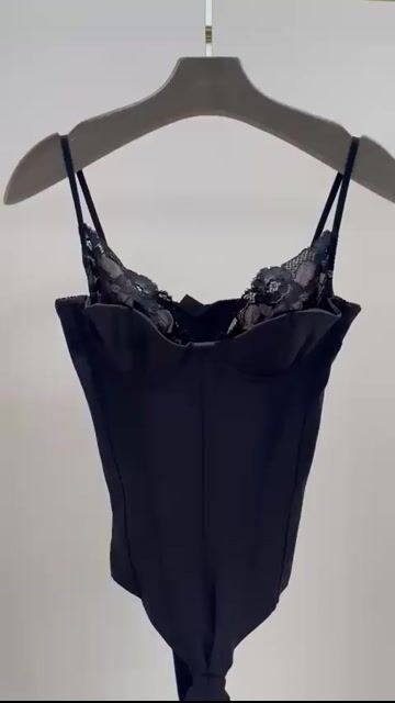 Video de BODY PRETO LOUISE - CLOUDE