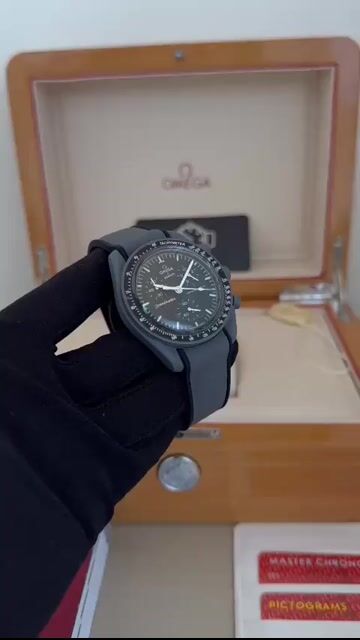 Video de Omega Swatch Speedmaster Moonswatch 40mm - MOSTRADOR PRETO - SILICONE CINZA CHUMBO