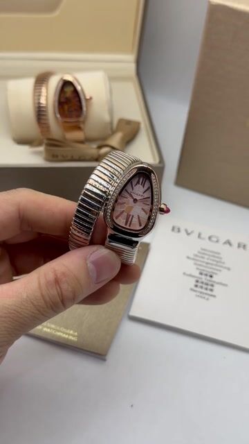 Video de Bvlgari Serpenti Tubogas 33mm - AÇO COM DOURADO/MOSTRADOR MADREPÉROLA
