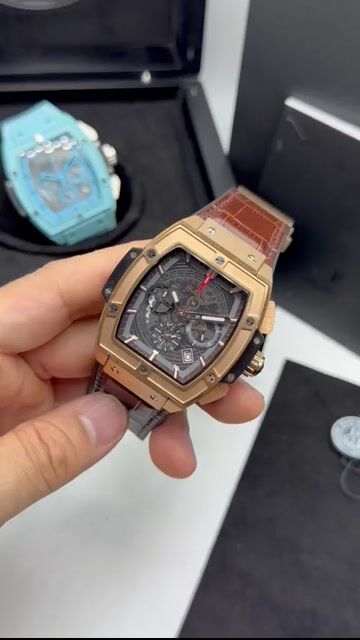 Video de Hublot spirit 42mm - AÇO ROSE/MOSTRADOR SKELETON PRETO - SILICONE E COURO (SENNA)