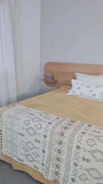 Video de Respaldo Flotante Curvo Para Sommier de 180 a 200cm Madera Natural Blanco