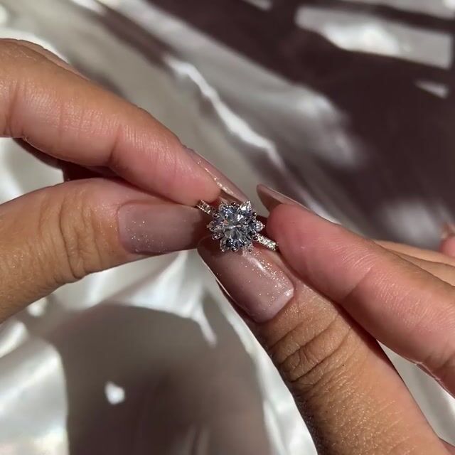 Video de Anel Tainá · Prata 925 · 2ct · Solitário Pedra Alta