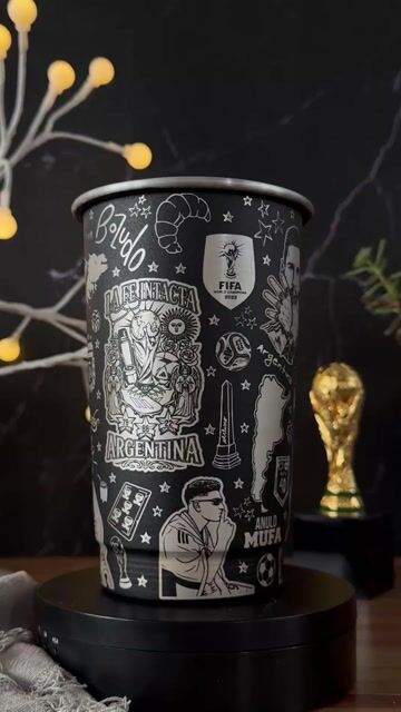 Video de VASO FERNETERO ARGENTO - VASO DE ACERO INOXIDABLE 1L NEGRO FULL GRABADO - TEMÁTICA ARGENTINA