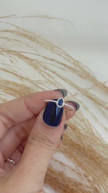 Vídeo de Anel Solitário Gota Zircônia Azul Aro Bolinhas Em Prata 925