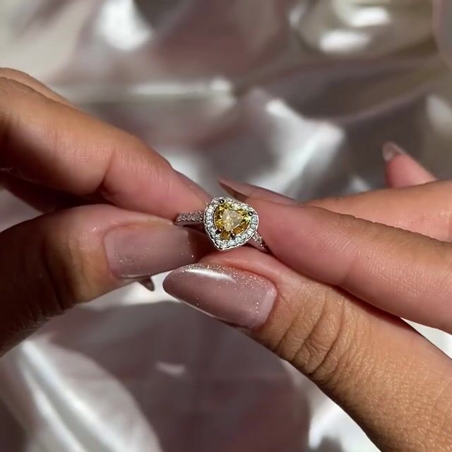 Video de Anel Barbara · Prata 925 · Coração Amarelo 1ct · Solitário · Halo