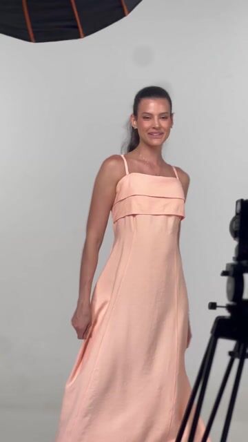 Vídeo de VESTIDO MIDI LAYSE
