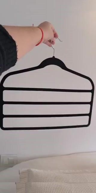 Video de Percha Pantalonera Ultrafina de Terciopelo Antideslizante