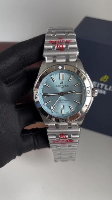 Vídeo de RELÓGIO BREITLING CRONOMAT B31 AUTOMATICO GMT 40 AZUL CLARO