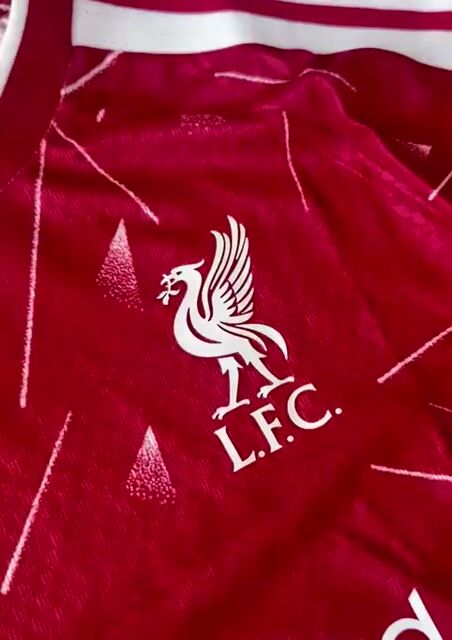 Video de CAMISETA 2026/27 LIVERPOOL TITULAR - TELA JUGADOR