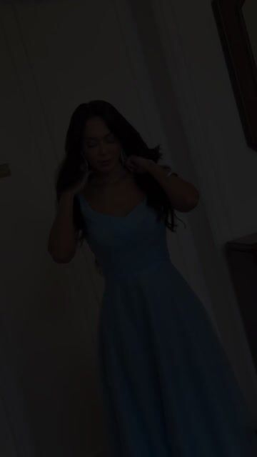 Vídeo de Vestido Longo de Festa Yara Azul Serenity em Tule com Brilho e Saia em Camadas