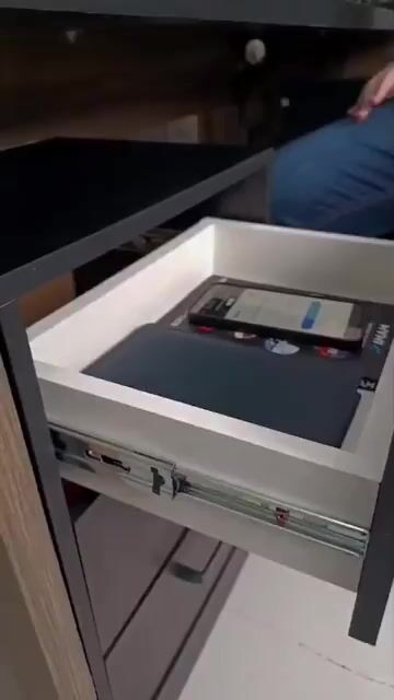Vídeo de Mesa de Cabeceira Fl Decor, Design Moderno e Funcionalidade