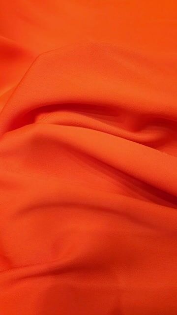 Video de SASTRERO MOSCHINO NARANJA