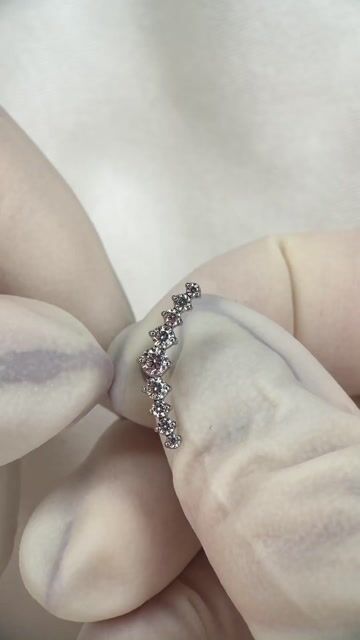 Vídeo de Labret cluster 9 zircônias - Titânio Natural