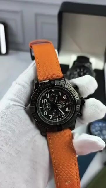 Video de Breitling Chronometer 45mm - AÇO PRETO/MOSTRADOR PRETO - NYLON