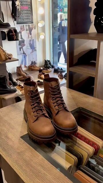 Video de SOLEMNIA SHOES