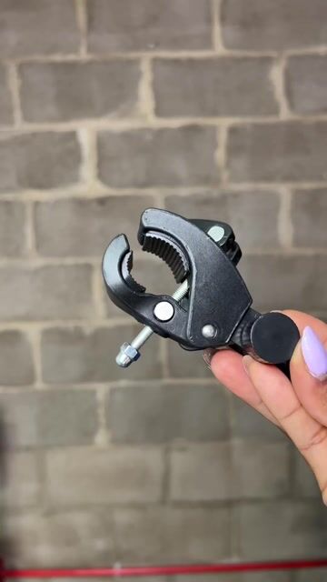 Video de Abrazadera soporte SM360 con rosca 1/4” y giro 360° para cámaras, luces y accesorios
