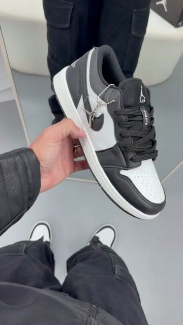 Vídeo de TENIS AIR JORDAN LOW PRETO BRANCO TRADICIONAL