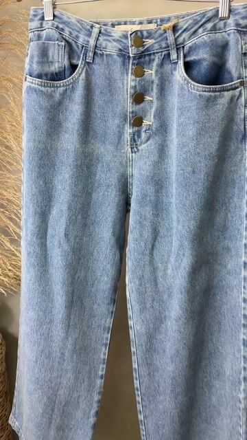 Video de Calça Jeans com Botões Frontais