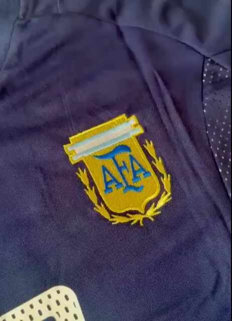 Video de Camiseta RETRO Argentina 2002 Azul Batistuta IMPORTADA